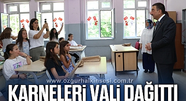 Vali Hacıbektaşoğlu öğrencilere karnelerini verdi