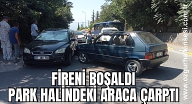 Freni Boşaldı, Park Halindeki Araca Çarptı