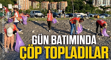 Gün batımında çöp topladılar