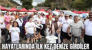 HAYATLARINDA İLK KEZ DENİZE GİRDİLER