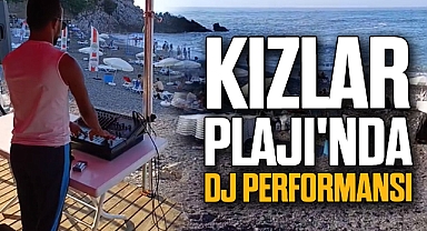 Kızlar Plajı'nda DJ Performansı
