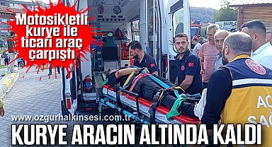 Motosikletli kurye ile ticari araç çarpıştı: Kurye aracın altında kaldı