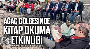 Ağaç gölgesinde kitap okuma etkinliği