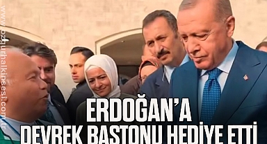 ERDOĞAN’A DEVREK BASTONU HEDİYE ETTİ