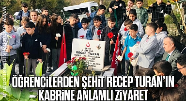 Öğrencilerinden Şehit Recep Turan’ın kabrine anlamlı ziyaret