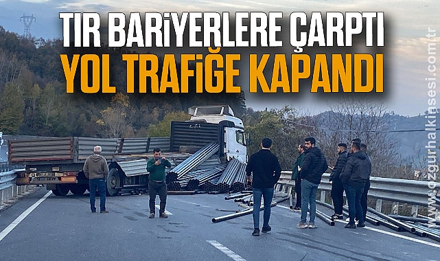 Tır bariyerlere çarptı, yol trafiğe kapandı