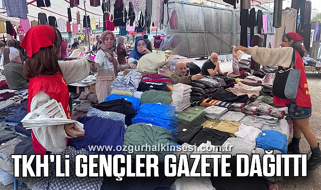 TKH'Lİ GENÇLER GAZETE DAĞITTI