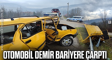 Otomobil demir bariyere çarptı