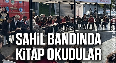 Sahil bandında kitap okudular