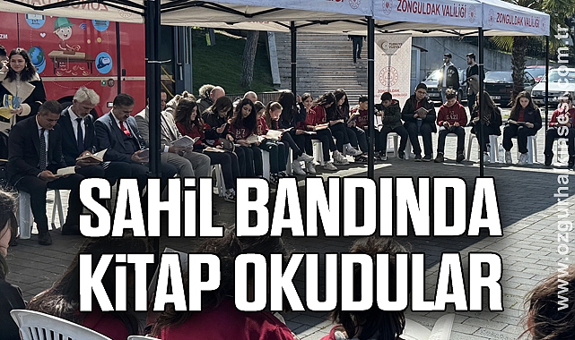 Sahil bandında kitap okudular