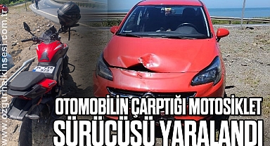 Otomobilin çarptığı motosiklet sürücüsü yaralandı
