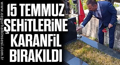 15 Temmuz Şehitlerine Karanfil Bırakıldı
