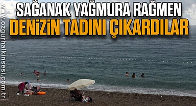 Sağanak Yağmura Rağmen Denizin Tadını Çıkardılar